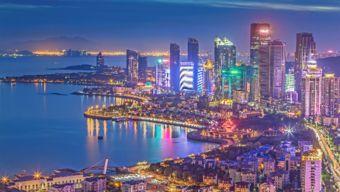 木雕(diao)語(yu)言(yan)詮釋新(xin)時(shi)代(dai)治國理(li)政名言(yan),黃(huang)小(xiao)明(ming)木雕(diao)閃(shan)耀(yao)上合(he)青島(dao)峰會(hui)場