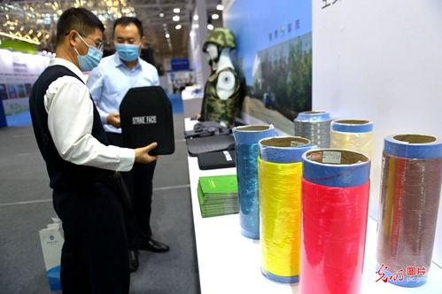 中(zhong)國先(xian)進材(cai)料產業(ye)博覽會(hui)在青(qing)島舉(ju)辦